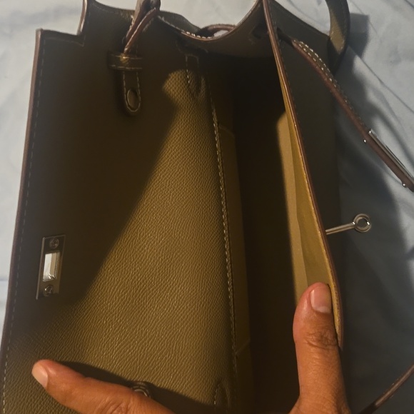 Tan Structured Leather Shoulder Bag with Metal Clasp - Picture 6 of 6